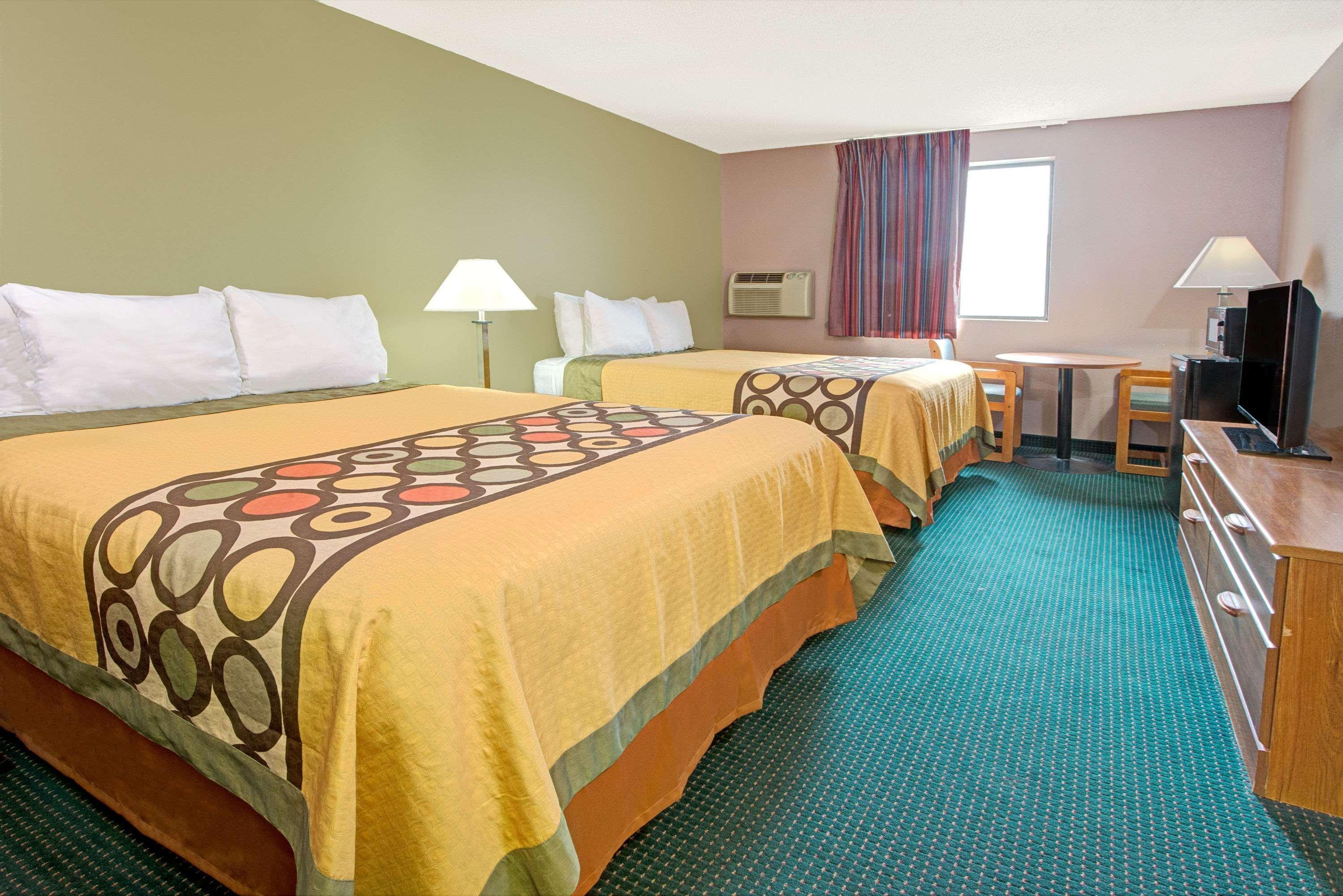 Super 8 By Wyndham Eureka/Six Flags Nearby Hotel Exterior photo
