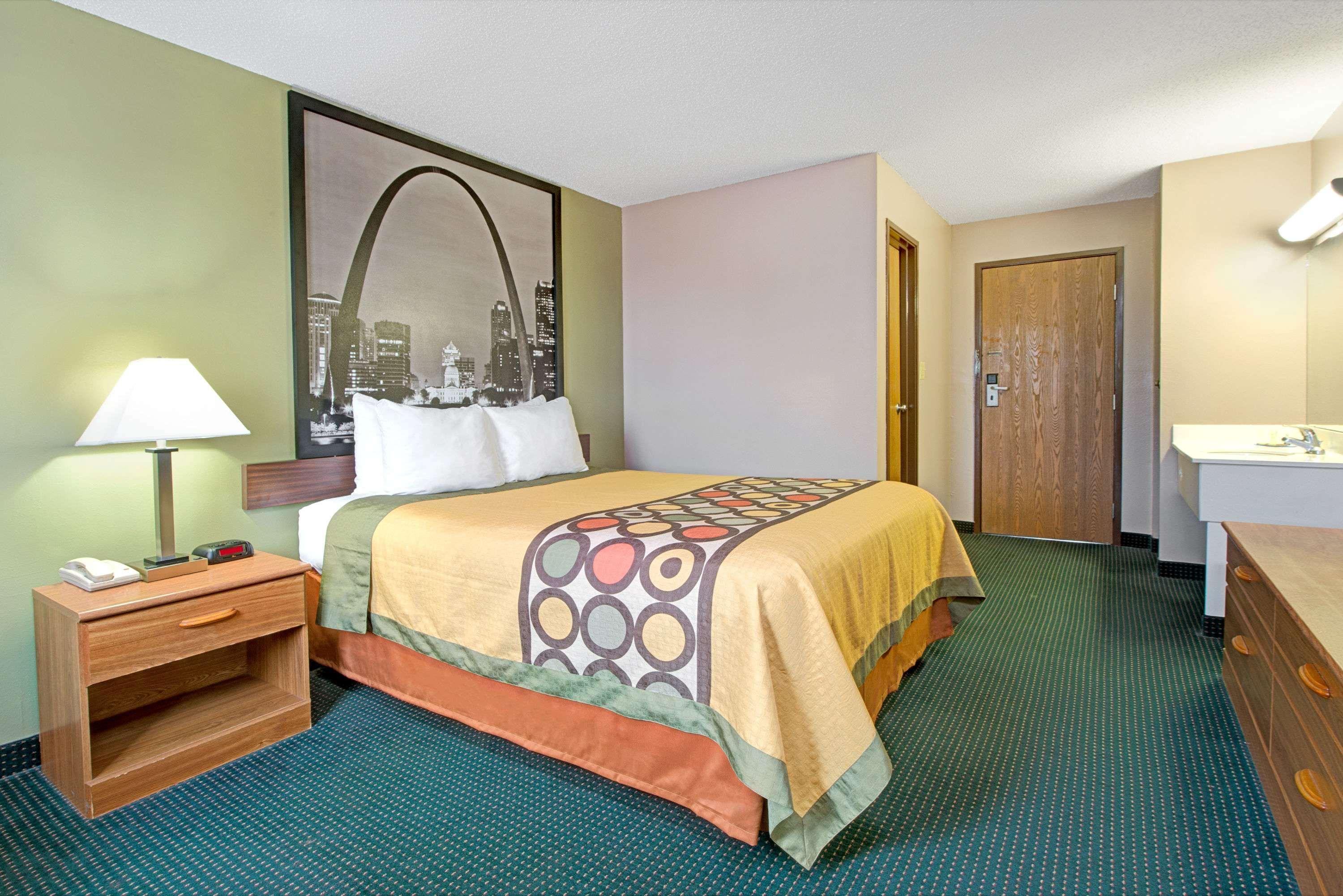 Super 8 By Wyndham Eureka/Six Flags Nearby Hotel Exterior photo