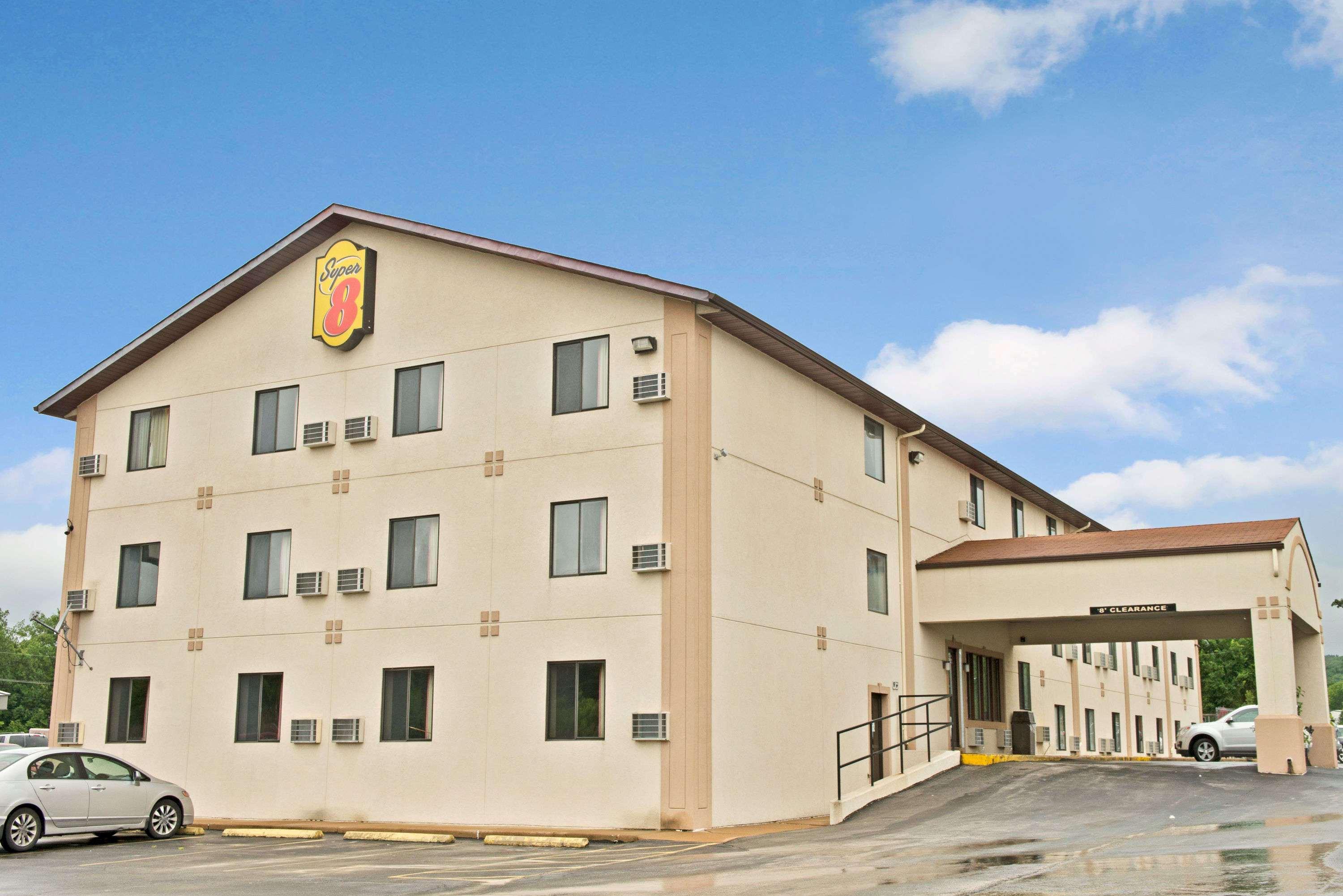 Super 8 By Wyndham Eureka/Six Flags Nearby Hotel Exterior photo