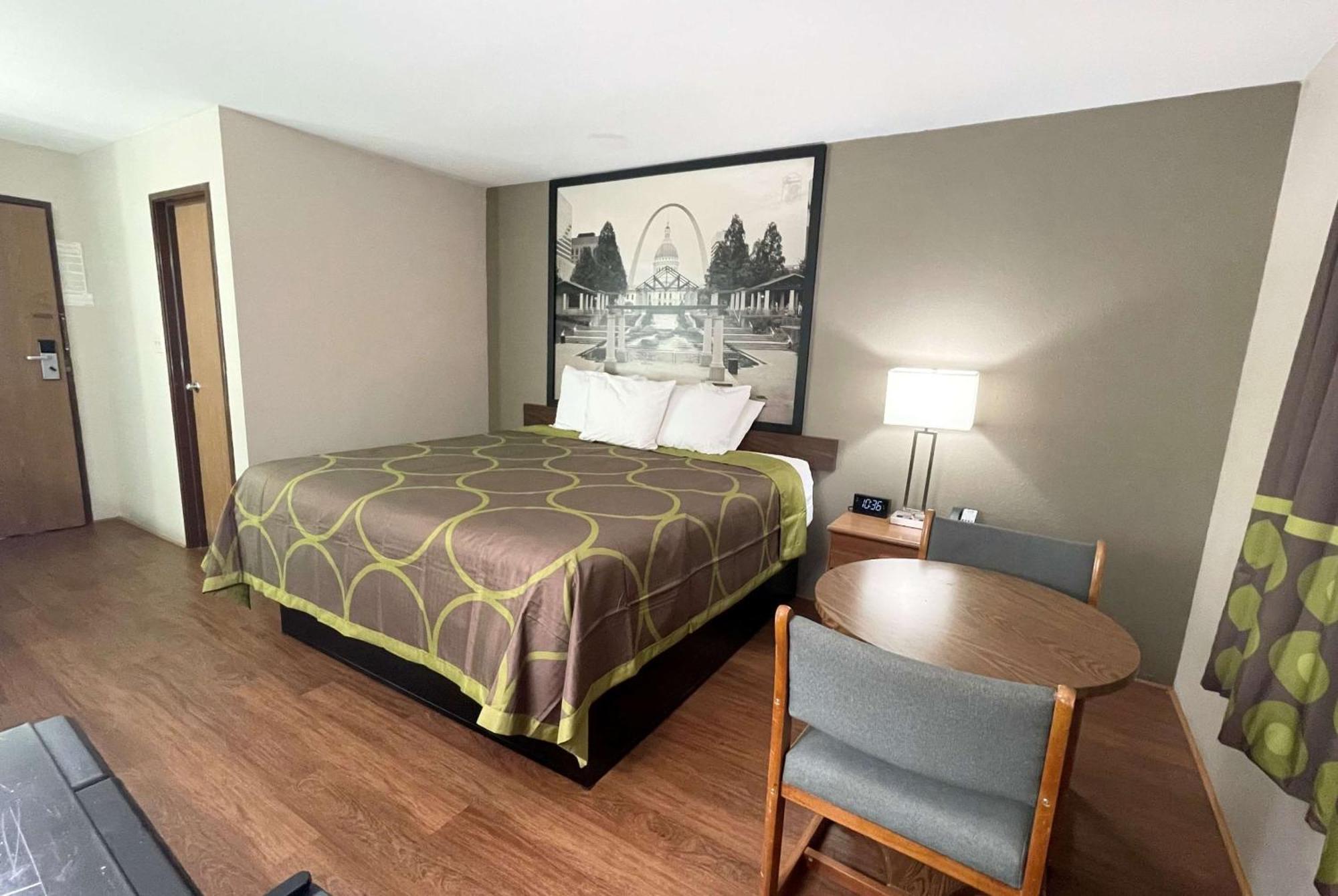 Super 8 By Wyndham Eureka/Six Flags Nearby Hotel Exterior photo
